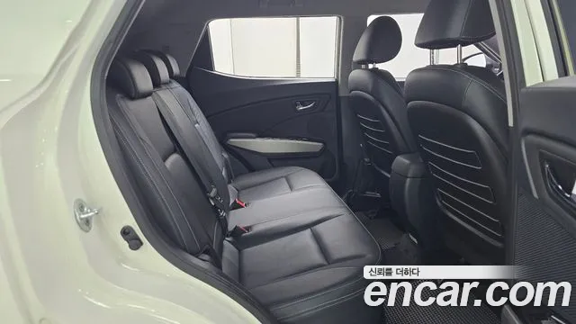 KG_Mobility_Ssangyong TIBOLI 2015 thumb 11
