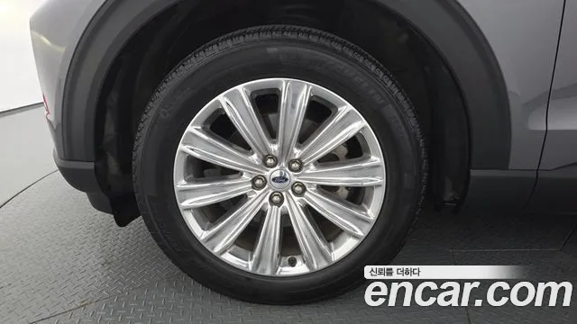 Ford Explorer 2022 thumb 5