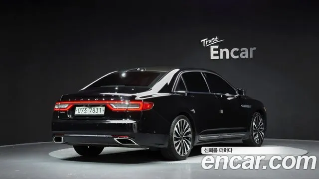 Lincoln Continental 2017 thumb 3