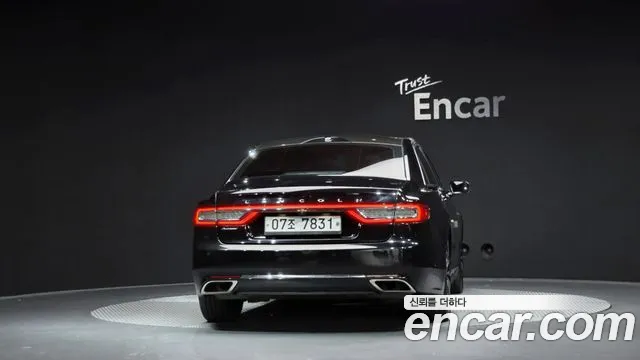 Lincoln Continental 2017 thumb 4
