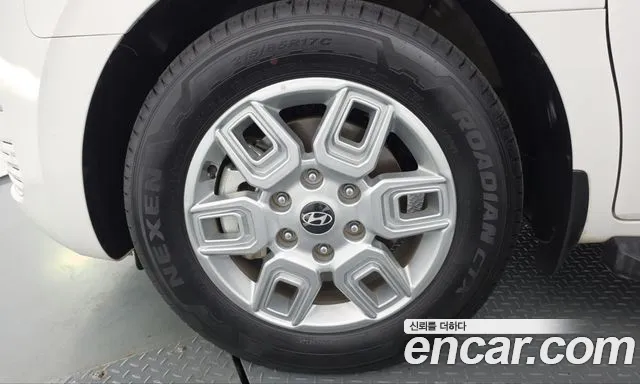 Hyundai Staria 2025 thumb 5