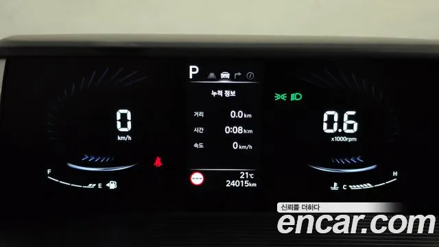Hyundai Staria 2025 thumb 8