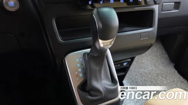 Hyundai Staria 2025 thumb 9