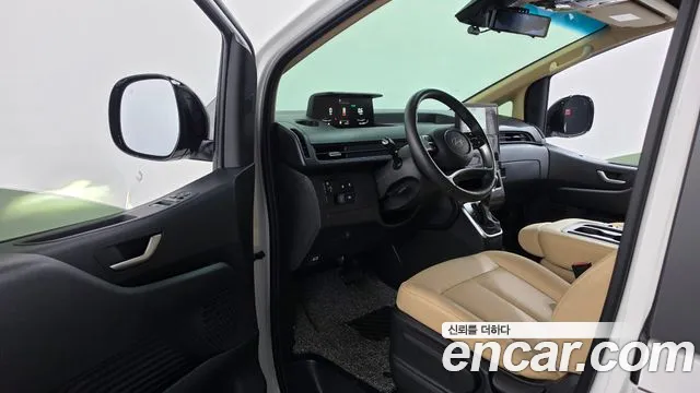 Hyundai Staria 2025 thumb 10