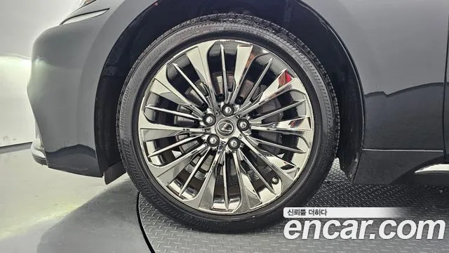 Lexus LS 2018 thumb 5