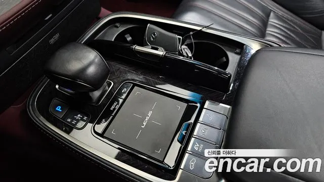Lexus LS 2018 thumb 9