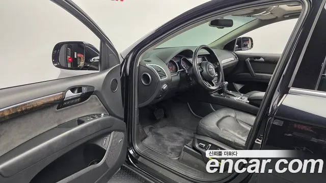Audi Q7 2015 thumb 10