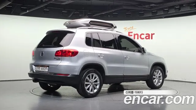 Volkswagen Tiguan 2012 thumb 2