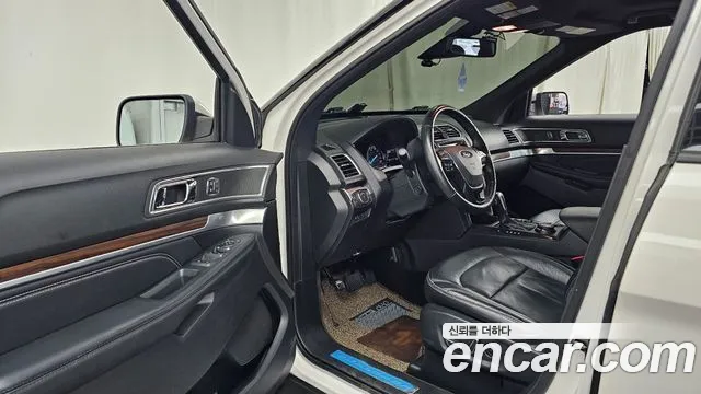 Ford Explorer 2018 thumb 10