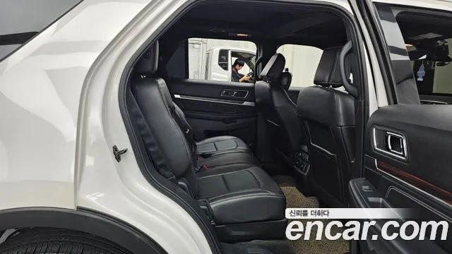 Ford Explorer 2018 thumb 11