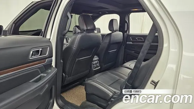 Ford Explorer 2018 thumb 12