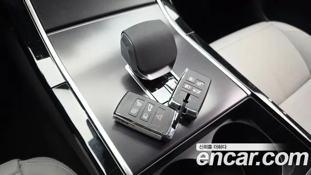 Land Rover Range Rover Velar 2026 thumb 9