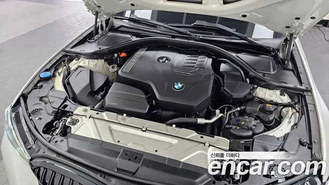 BMW 3-Series 2019 thumb 6
