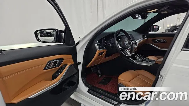 BMW 3-Series 2019 thumb 10
