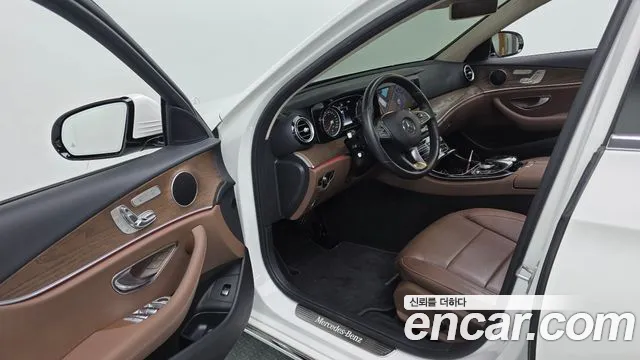 Mercedes-Benz E-Класс 2018 thumb 10