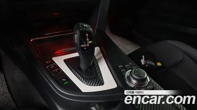 BMW 3-Series 2012 thumb 9