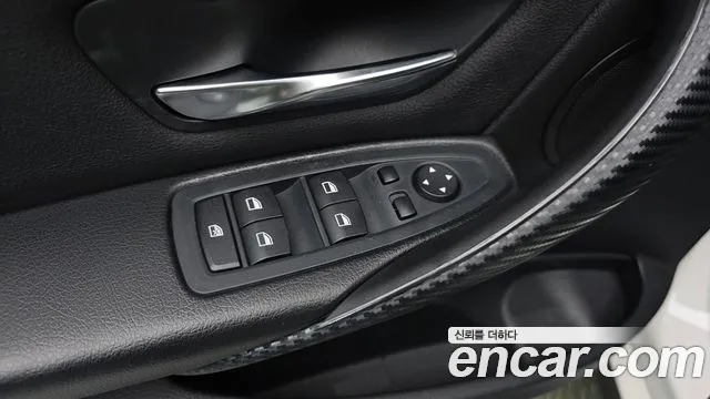 BMW 3-Series 2012 thumb 11