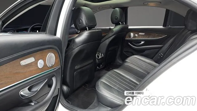 Mercedes-Benz E-Класс 2019 thumb 11