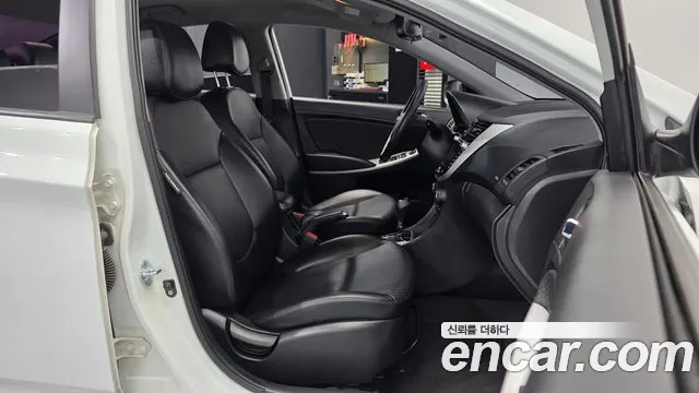 Hyundai Accent 2012 thumb 10