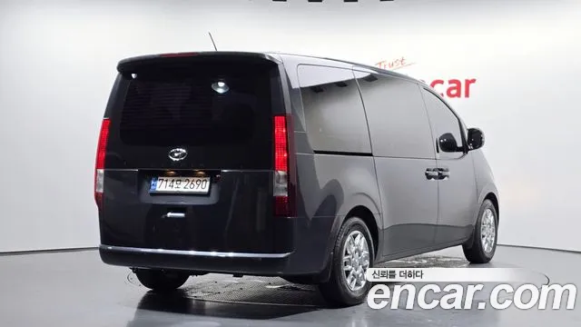 Hyundai Staria 2023 thumb 2