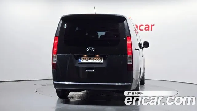 Hyundai Staria 2023 thumb 4