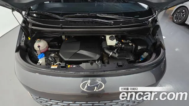 Hyundai Staria 2023 thumb 6