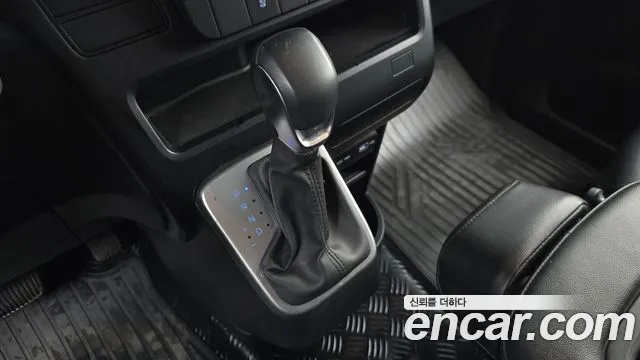 Hyundai Staria 2023 thumb 9