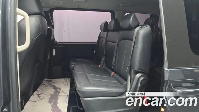 Hyundai Staria 2023 thumb 11
