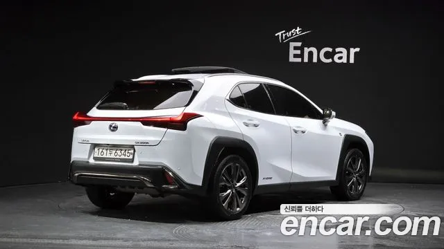 Lexus UX 2020 thumb 2