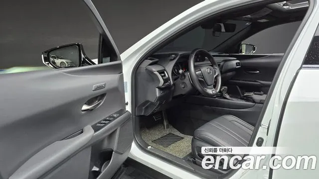 Lexus UX 2020 thumb 10