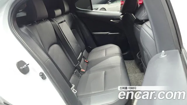 Lexus UX 2020 thumb 12