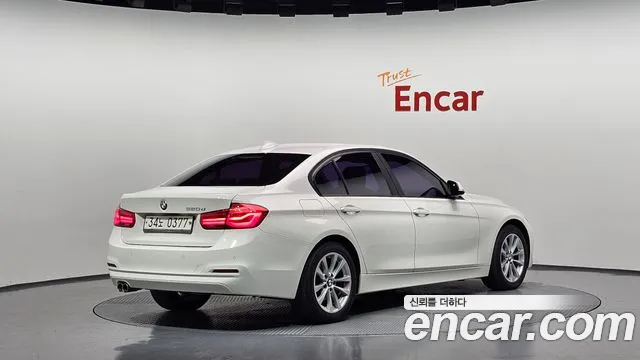 BMW 3-Series 2016 thumb 2
