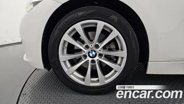 BMW 3-Series 2016 thumb 5