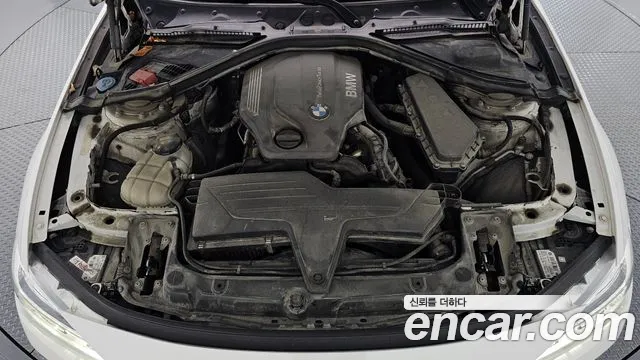 BMW 3-Series 2016 thumb 6