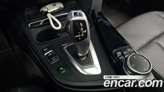BMW 3-Series 2016 thumb 9