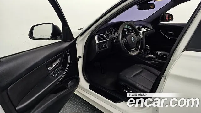 BMW 3-Series 2016 thumb 10