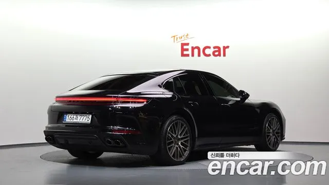 Porsche Panamera 2024 thumb 2