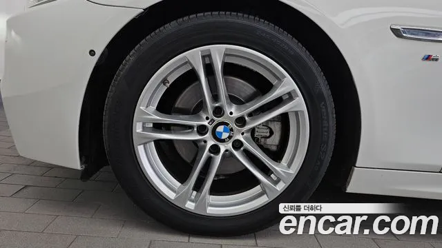 BMW 5-Series 2016 thumb 5