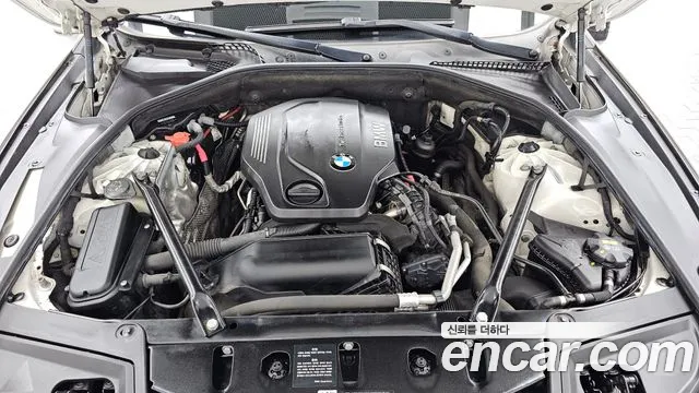 BMW 5-Series 2016 thumb 6