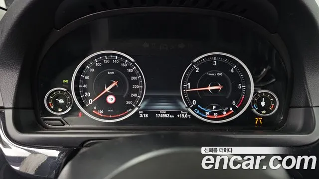 BMW 5-Series 2016 thumb 8