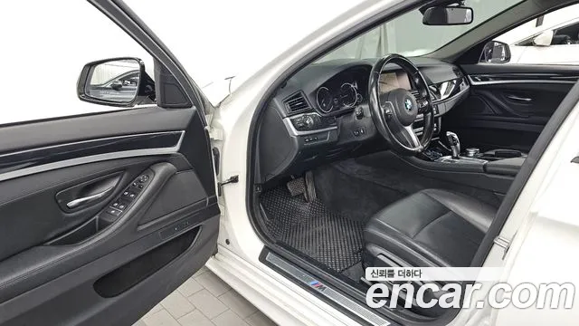 BMW 5-Series 2016 thumb 10
