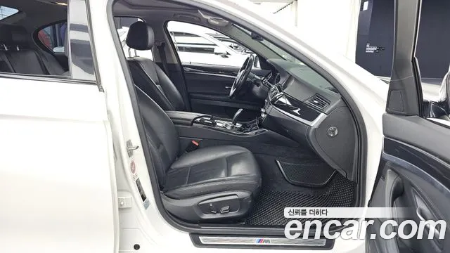 BMW 5-Series 2016 thumb 11