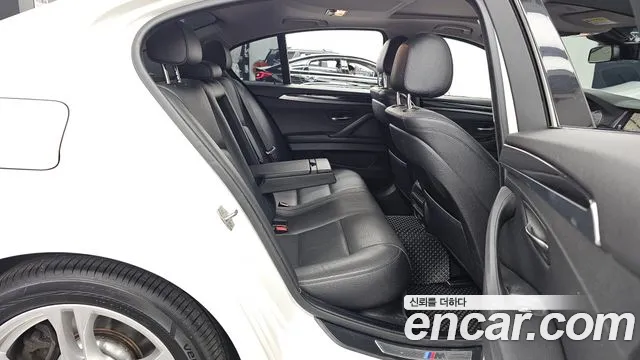 BMW 5-Series 2016 thumb 12
