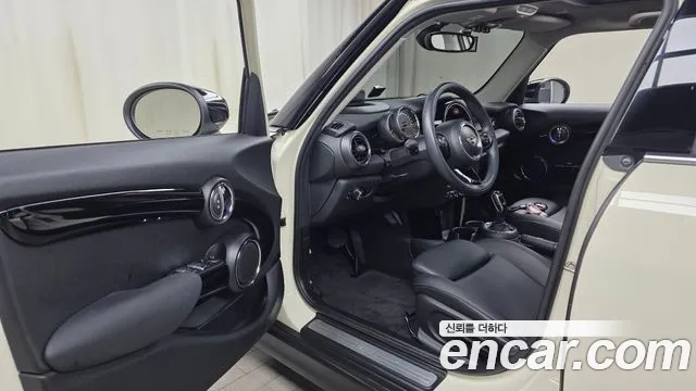 MINI Hatch 2019 thumb 10