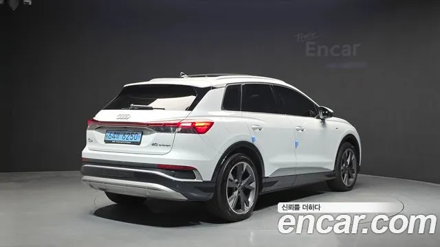Audi Q4 e-tron 2022 thumb 2