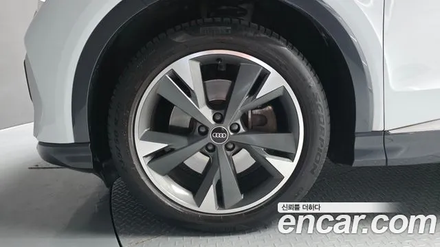 Audi Q4 e-tron 2022 thumb 5