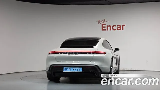Porsche Taycan 2023 thumb 3