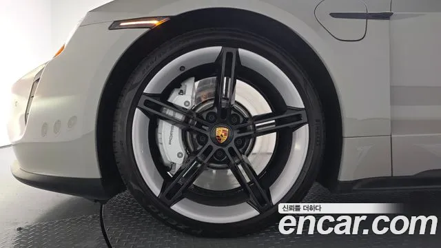 Porsche Taycan 2023 thumb 4