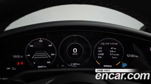 Porsche Taycan 2023 thumb 7