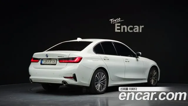BMW 3-Series 2021 thumb 2